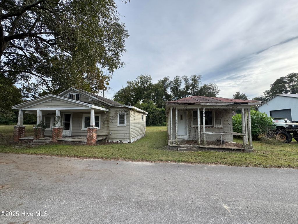 Photo of 106 Bell Street, Pollocksville, NC 28573 (MLS # 100536824)