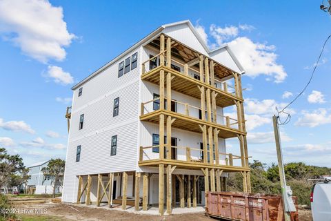 A home in North Topsail Beach