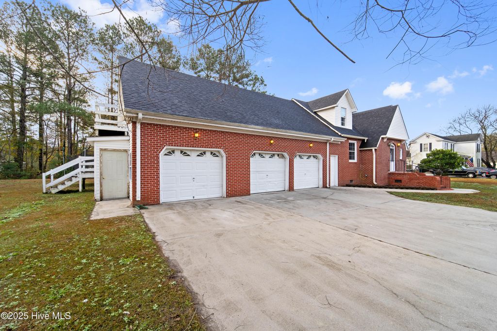 Photo of 190 Huffmantown Road, Richlands, NC 28574 (MLS # 100544156)