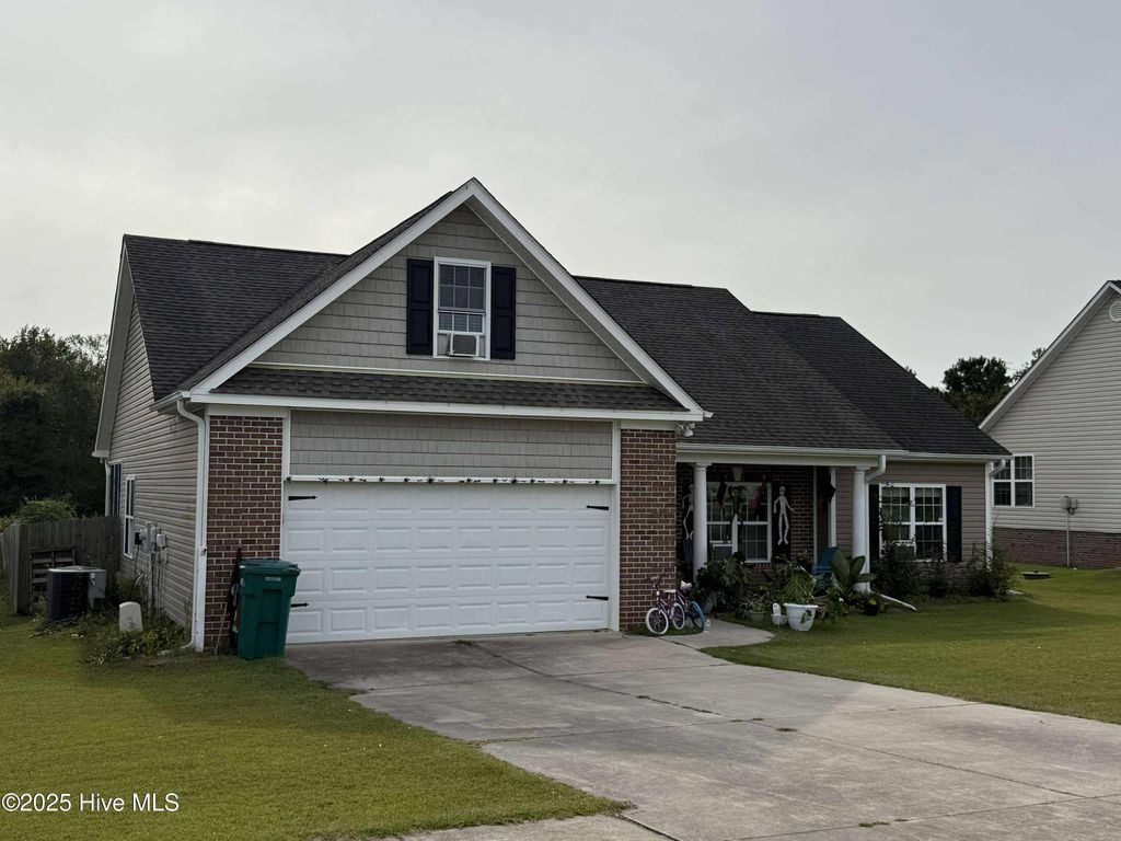Photo of 220 Emerald Ridge Road, Jacksonville, NC 28546 (MLS # 100536146)