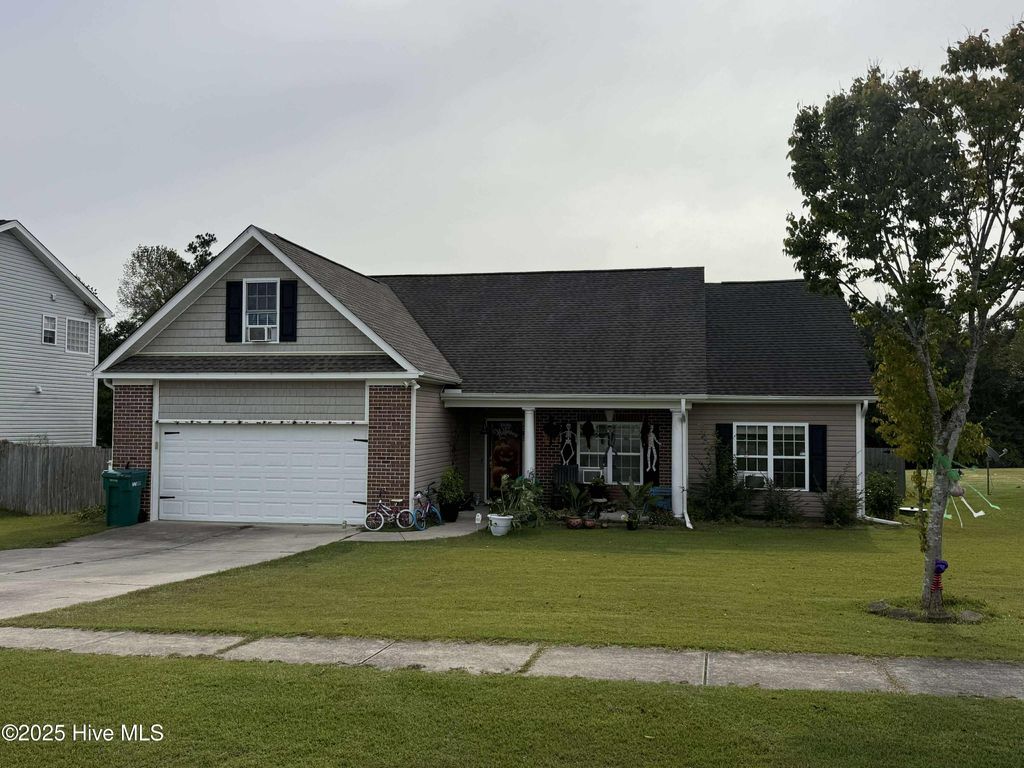 Photo of 220 Emerald Ridge Road, Jacksonville, NC 28546 (MLS # 100536146)