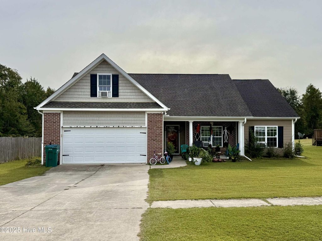 Photo of 220 Emerald Ridge Road, Jacksonville, NC 28546 (MLS # 100536146)