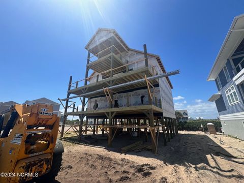 A home in North Topsail Beach