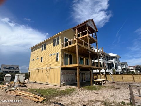 A home in North Topsail Beach