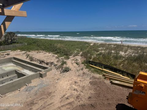 A home in North Topsail Beach