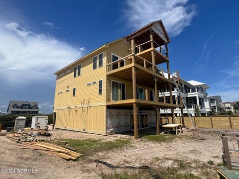 A home in North Topsail Beach