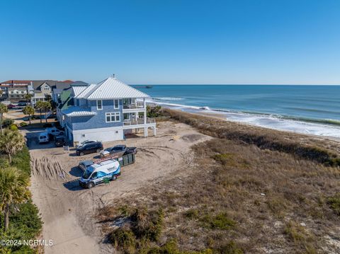 A home in North Topsail Beach