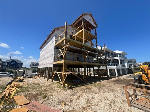 A home in North Topsail Beach