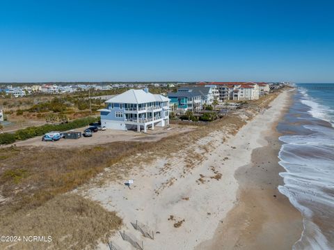 A home in North Topsail Beach