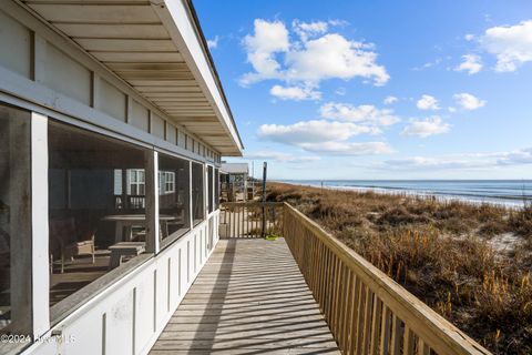 A home in Oak Island