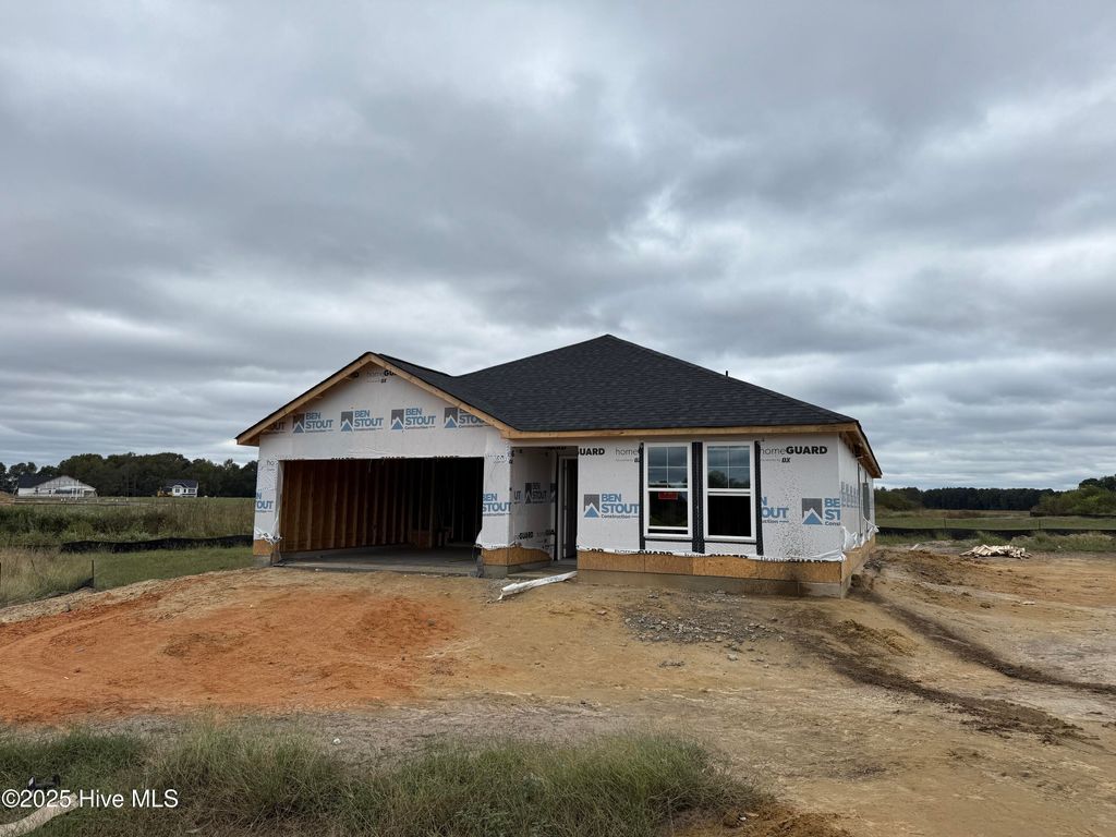 Photo of 231 Tuscarora Drive, La Grange, NC 28551 (MLS # 100538015)