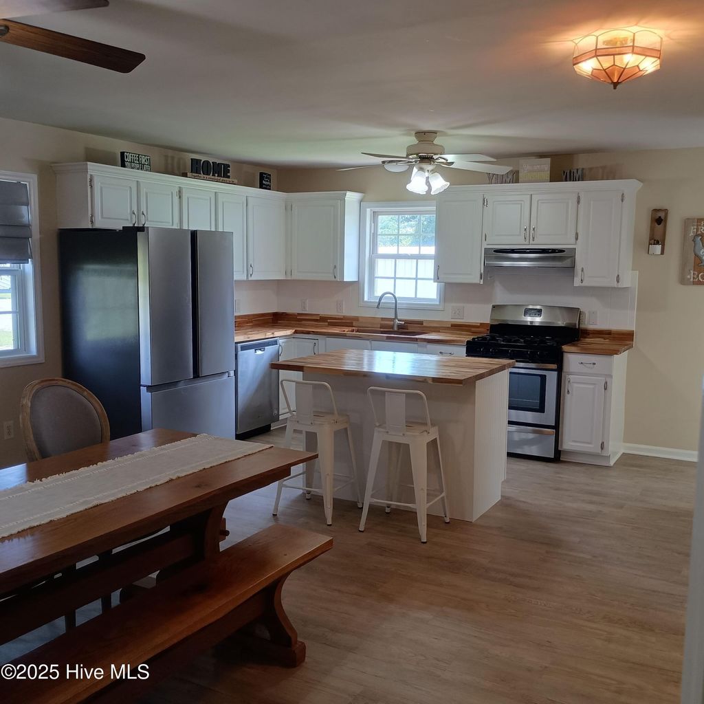 Photo of 1179 Lake Road, Newport, NC 28570 (MLS # 100521865)