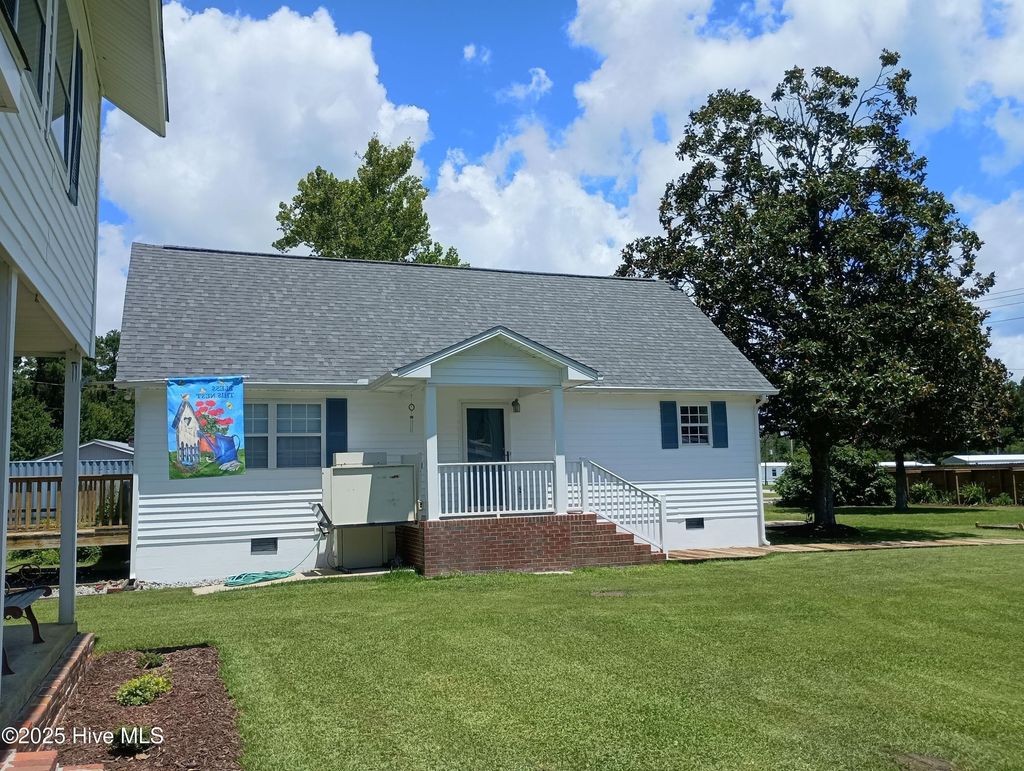 Photo of 1179 Lake Road, Newport, NC 28570 (MLS # 100521865)