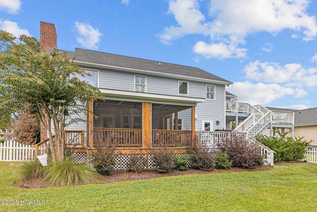 Photo of 107 Portsmouth Lane, Newport, NC 28570 (MLS # 100533856)