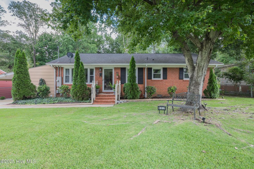Photo of 302 White Oak Street, Jacksonville, NC 28540 (MLS # 100528752)
