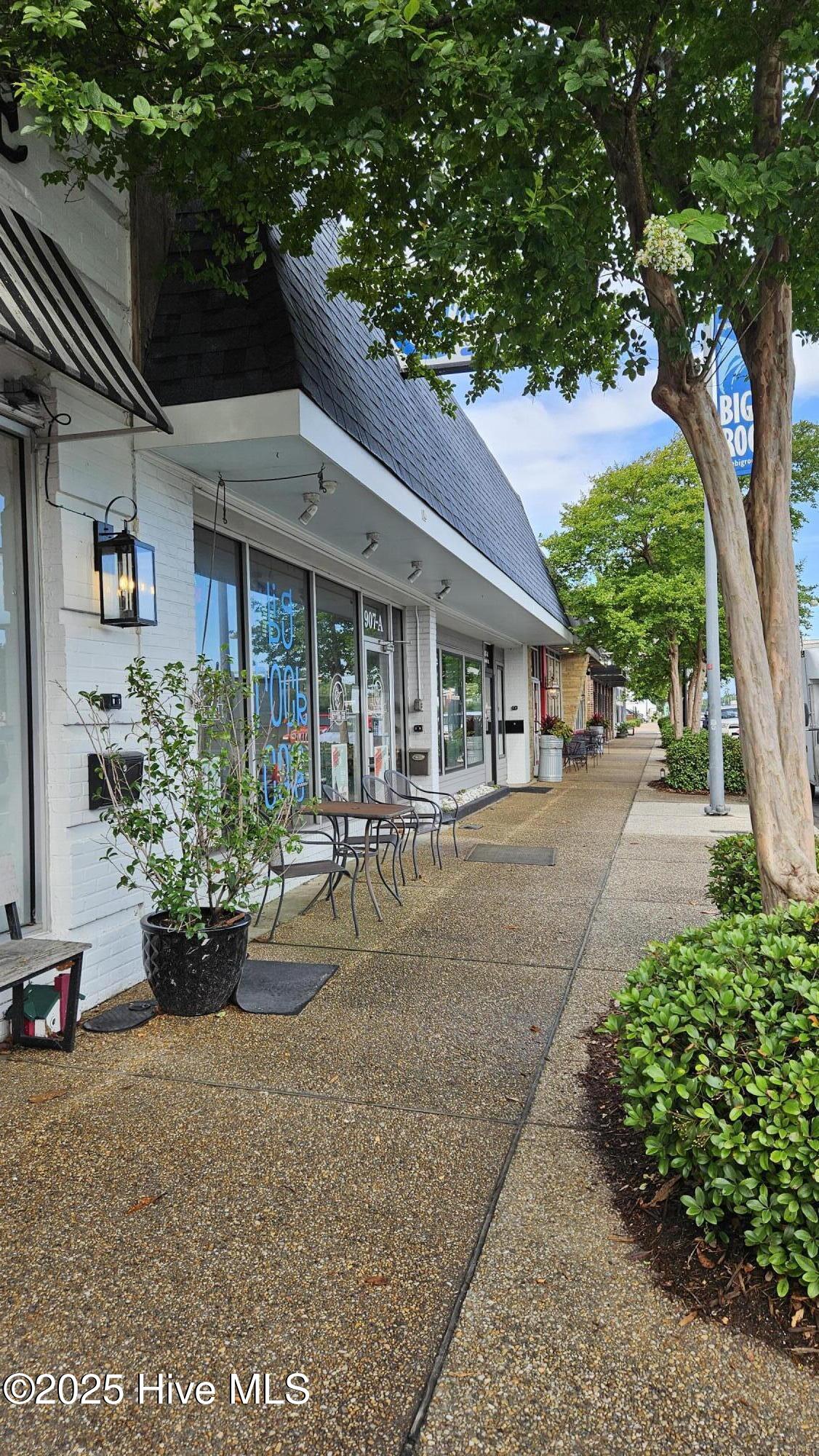 907 Arendell Street A