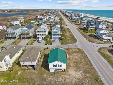 A home in North Topsail Beach