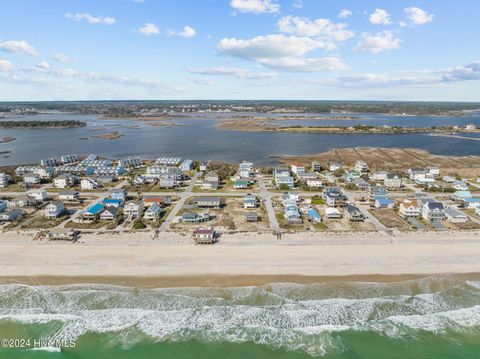 A home in North Topsail Beach