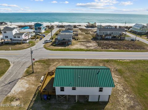 A home in North Topsail Beach