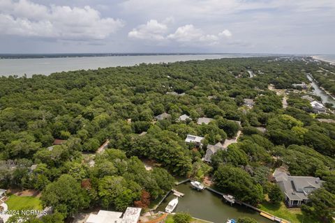 A home in Pine Knoll Shores