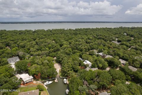 A home in Pine Knoll Shores