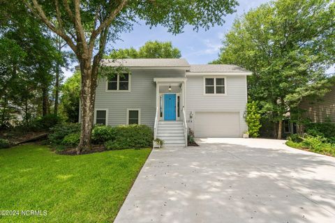 A home in Pine Knoll Shores