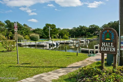 A home in Pine Knoll Shores