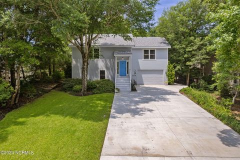 A home in Pine Knoll Shores