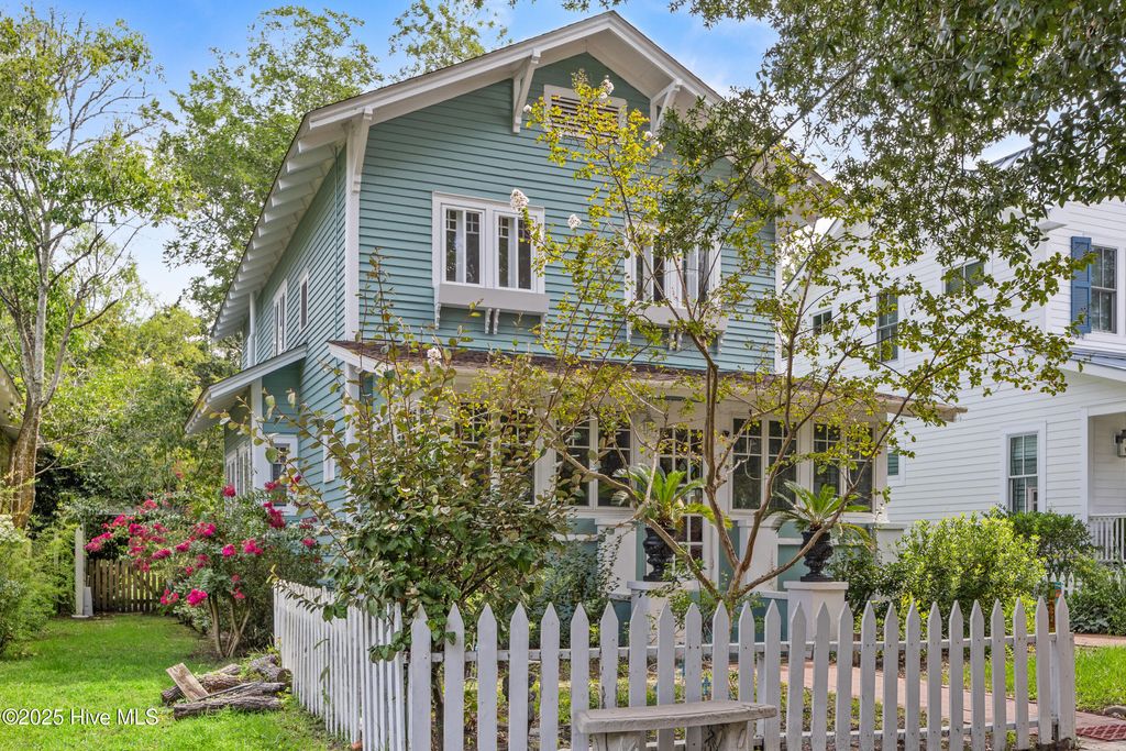Photo of 109 S Atlantic Avenue, Southport, NC 28461 (MLS # 100530713)