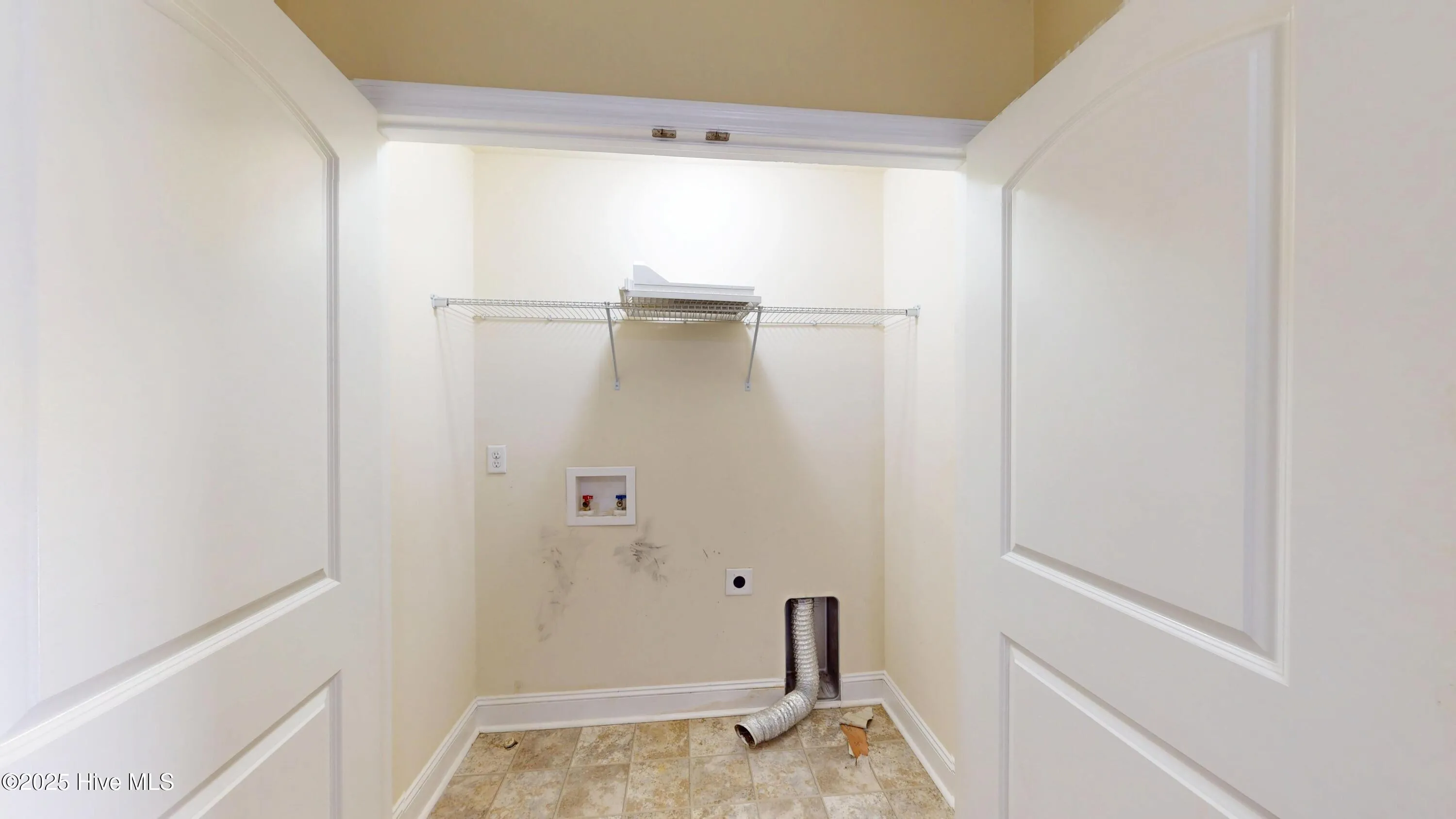 New Bern, North Carolina 28560, United States, 5 Bedrooms Bedrooms, ,4 BathroomsBathrooms,Residential,Active,12337