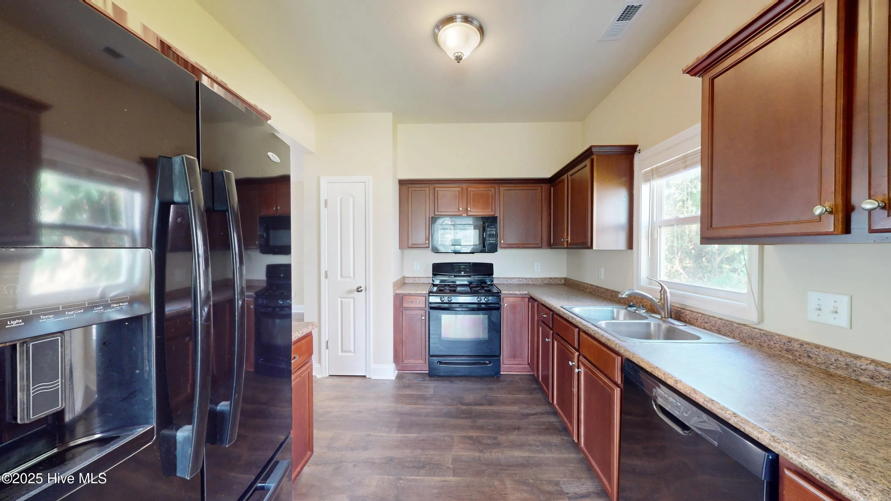 New Bern, North Carolina 28560, United States, 5 Bedrooms Bedrooms, ,4 BathroomsBathrooms,Residential,Active,12337