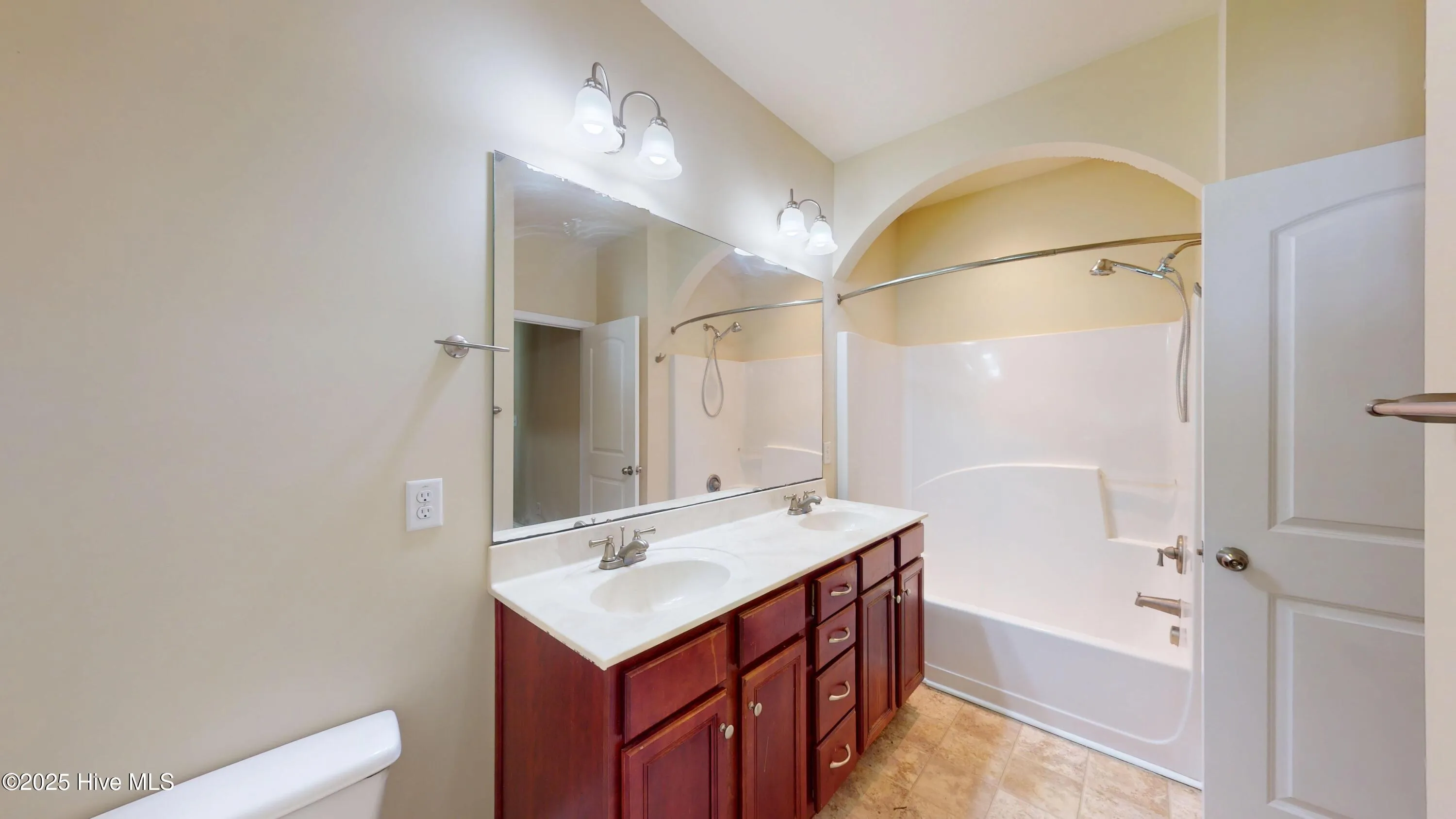 New Bern, North Carolina 28560, United States, 5 Bedrooms Bedrooms, ,4 BathroomsBathrooms,Residential,Active,12337