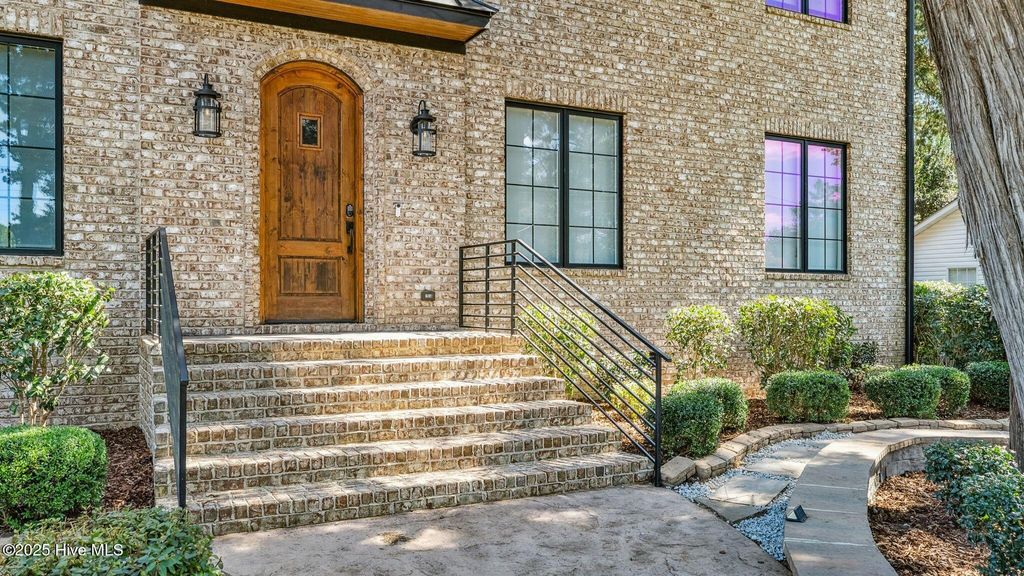Photo of 555 NE Broad Street, Southern Pines, NC 28387 (MLS # 100537772)