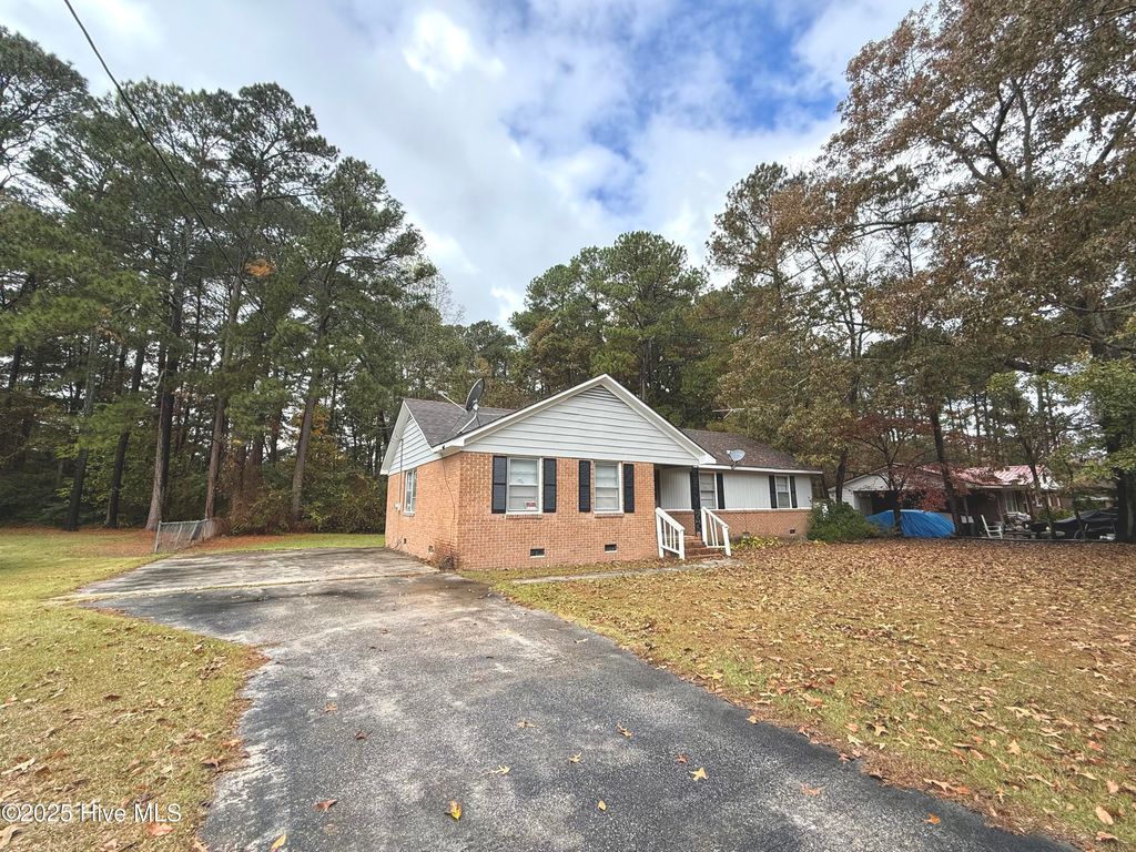 Photo of 124 Martin Sasser Drive, Rocky Mount, NC 27801 (MLS # 100530975)