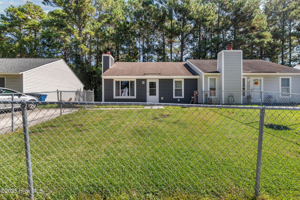 Photo of 182 Corey Circle, Jacksonville, NC 28546 (MLS # 100535054)