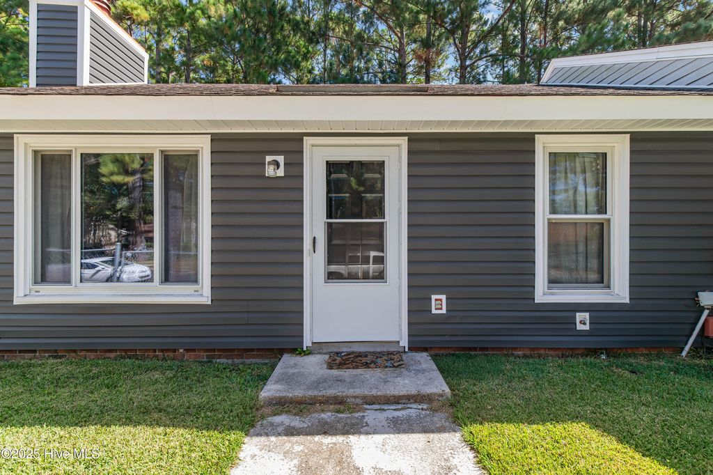 Photo of 182 Corey Circle, Jacksonville, NC 28546 (MLS # 100535054)