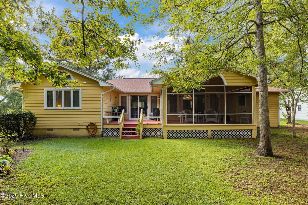 Photo of 105 Fairway Drive W, Morehead City, NC 28557 (MLS # 100526955)