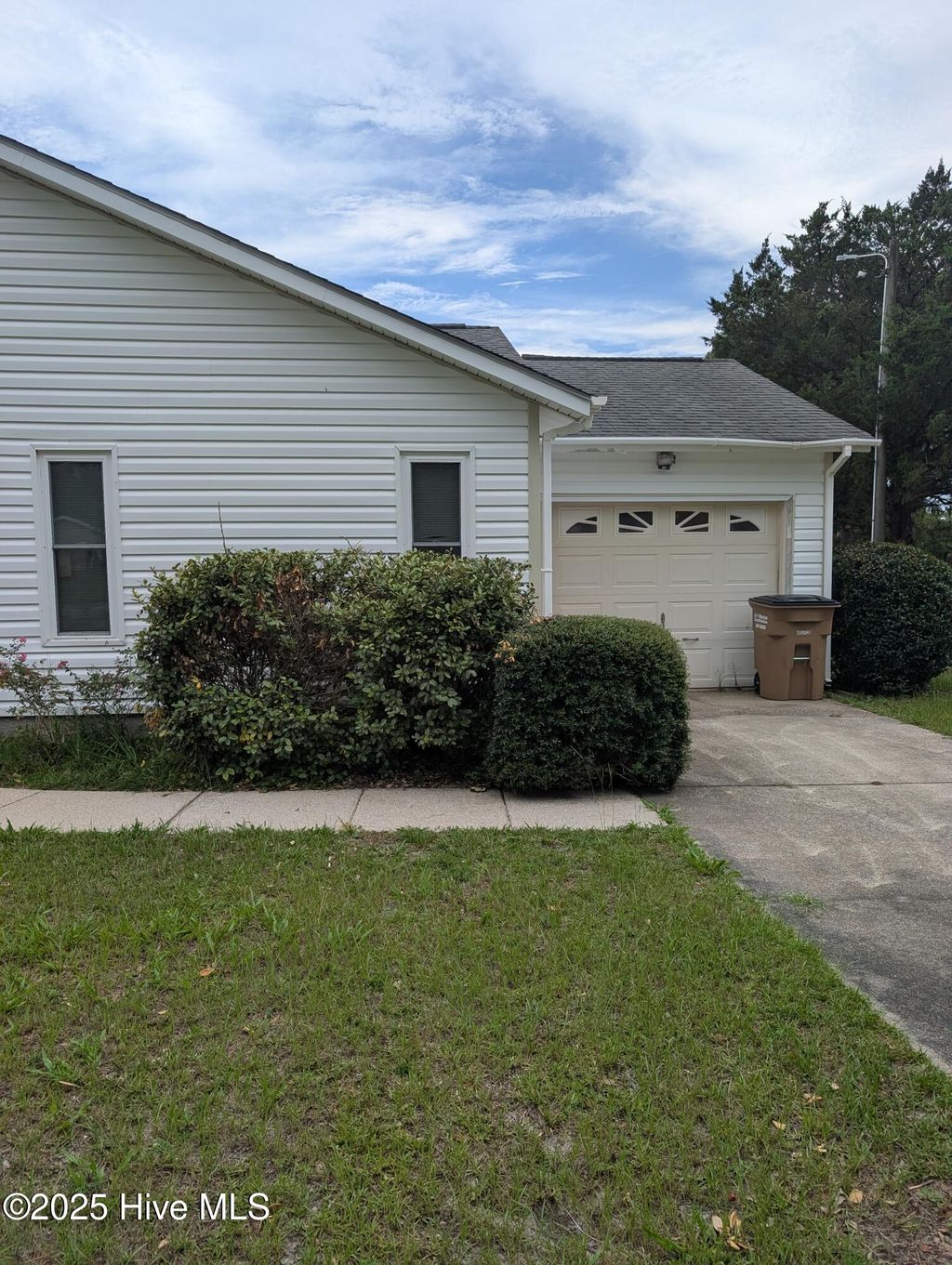 Photo of 214 W Volant Street, Hubert, NC 28539 (MLS # 100519506)