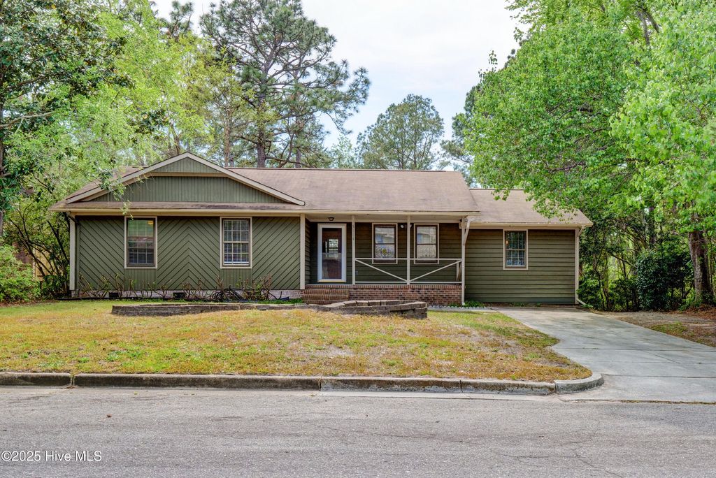 Photo of 5114 Hunters Trail, Wilmington, NC 28405 (MLS # 100542333)