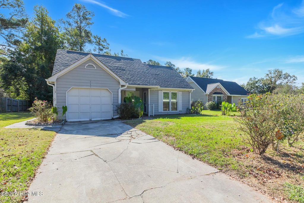 Photo of 114 Hunting Green Drive, Jacksonville, NC 28546 (MLS # 100533272)