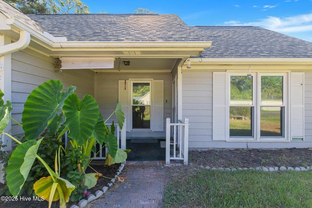 Photo of 114 Hunting Green Drive, Jacksonville, NC 28546 (MLS # 100533272)
