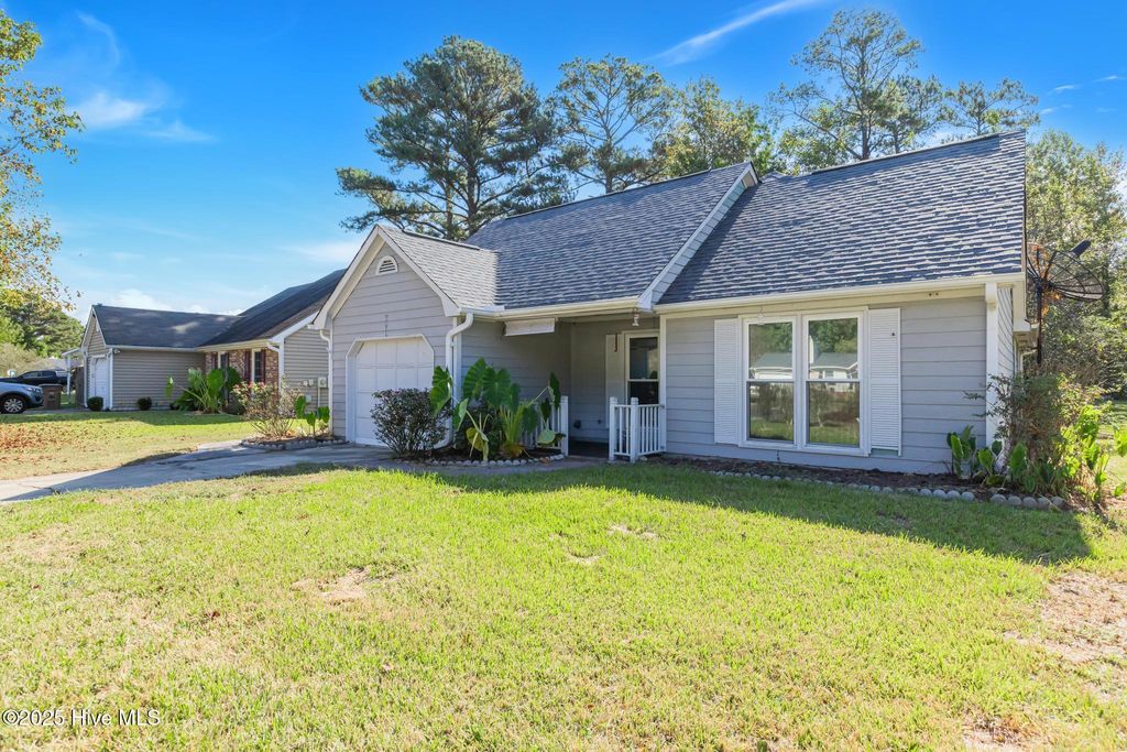 Photo of 114 Hunting Green Drive, Jacksonville, NC 28546 (MLS # 100533272)