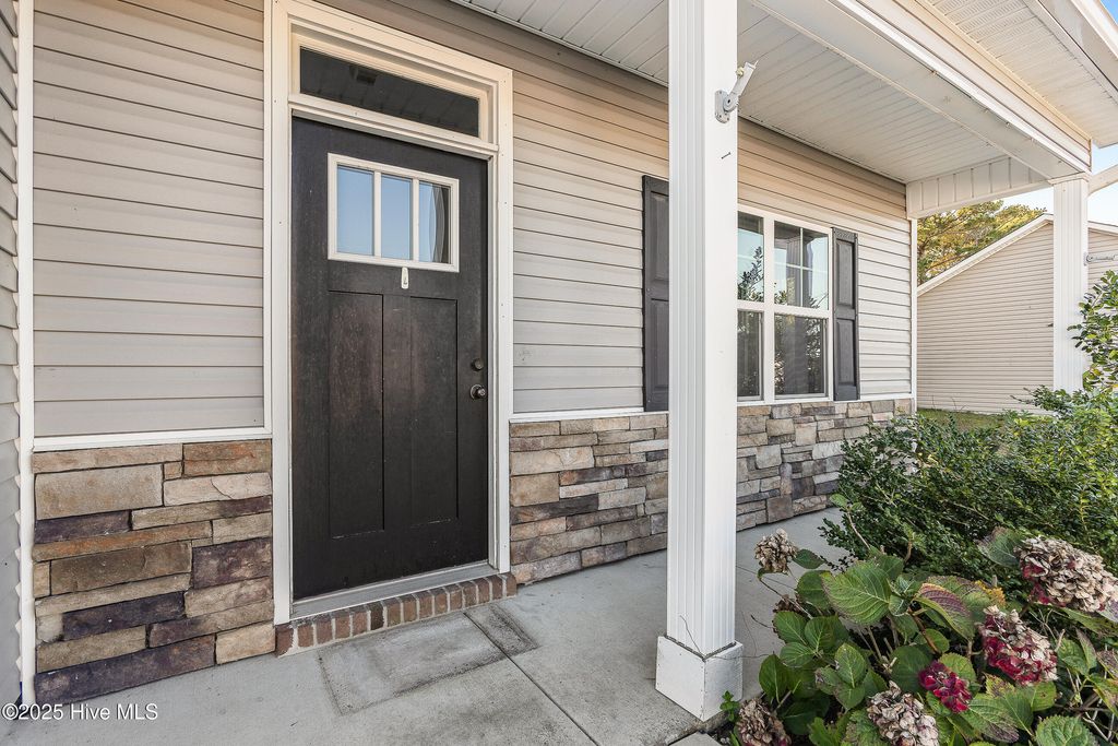 Photo of 248 Breakwater Drive, Sneads Ferry, NC 28460 (MLS # 100541001)