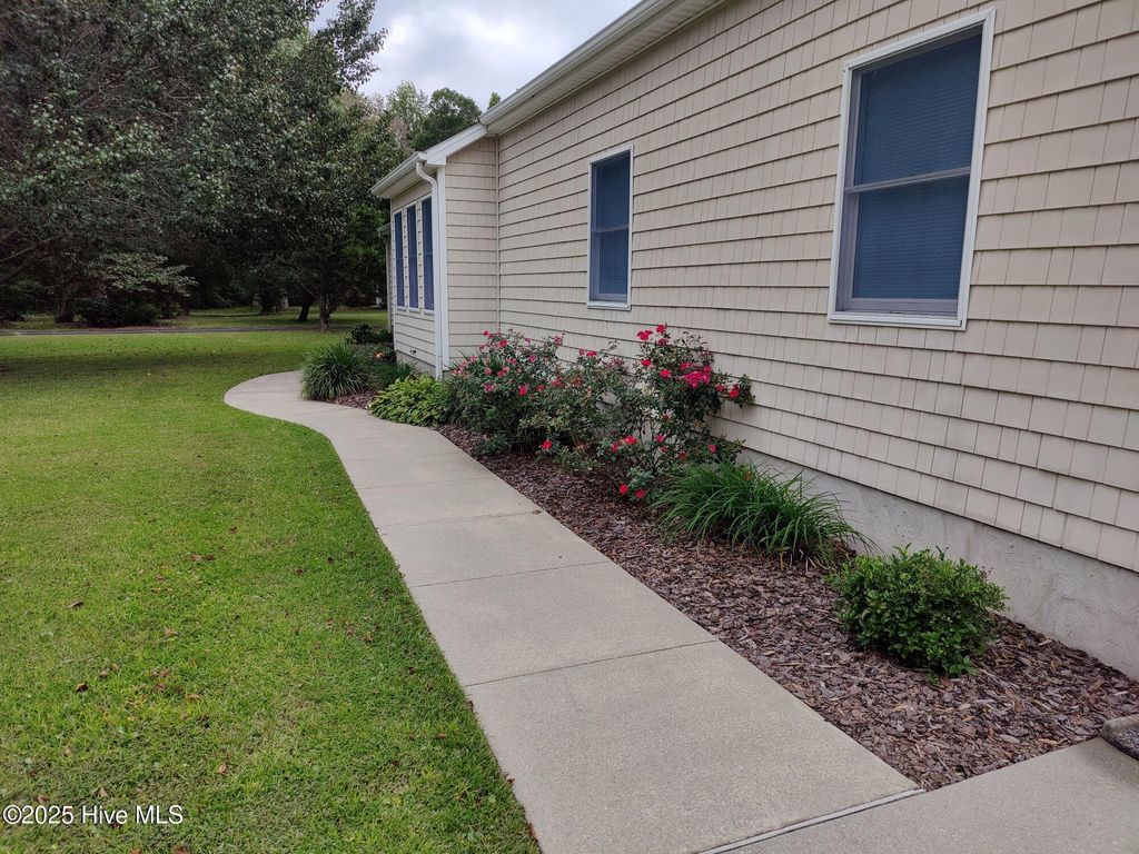 Photo of 415 Hillcrest Drive, Morehead City, NC 28557 (MLS # 100521887)