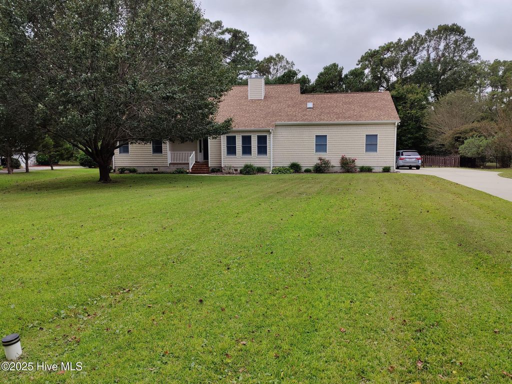 Photo of 415 Hillcrest Drive, Morehead City, NC 28557 (MLS # 100521887)
