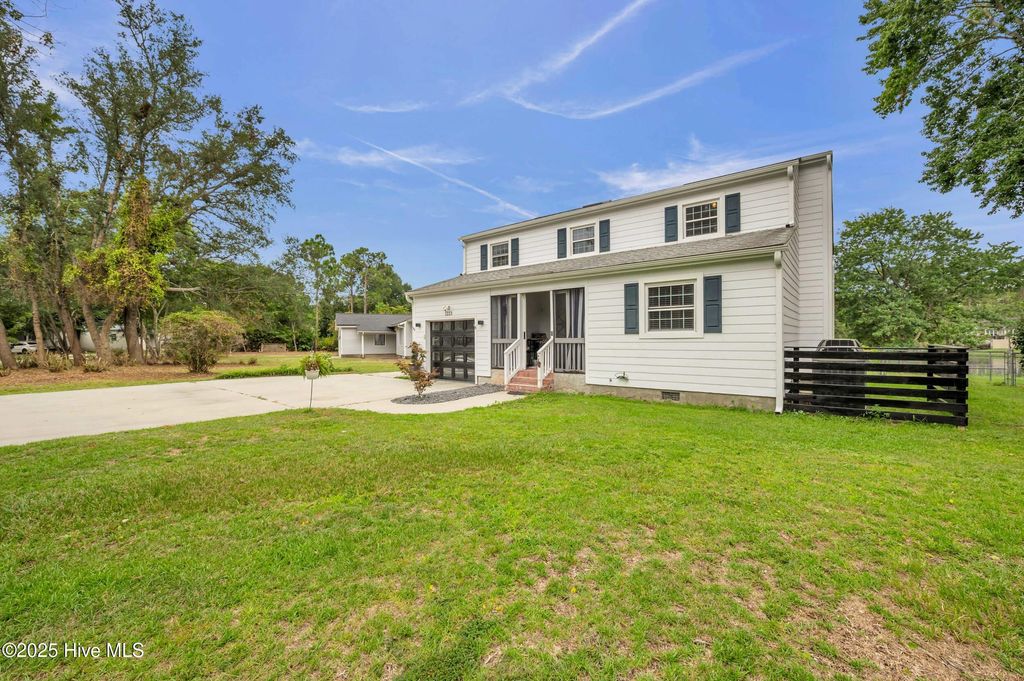 Photo of 1113 Twin Lakes Drive, Southport, NC 28461 (MLS # 100521425)