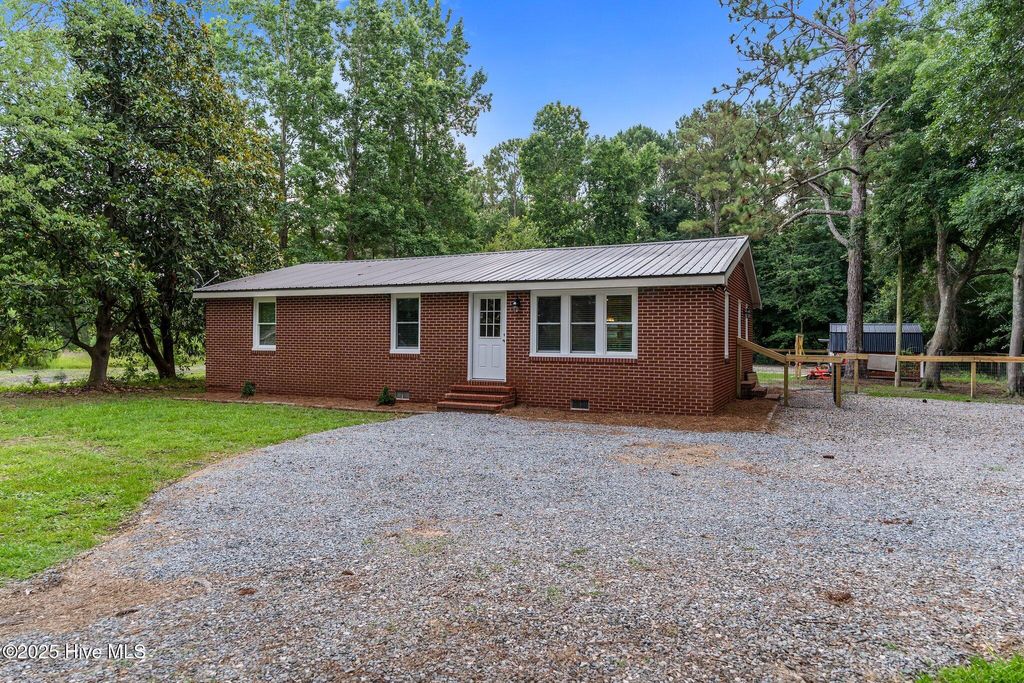 Photo of 9433 Nc Highway 53 E, Burgaw, NC 28425 (MLS # 100514782)