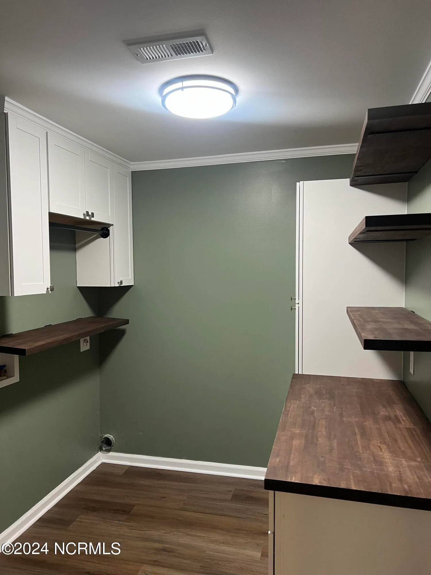 Farmville, North Carolina 27828, United States, 3 Bedrooms Bedrooms, ,3 BathroomsBathrooms,Residential,Pending,39054