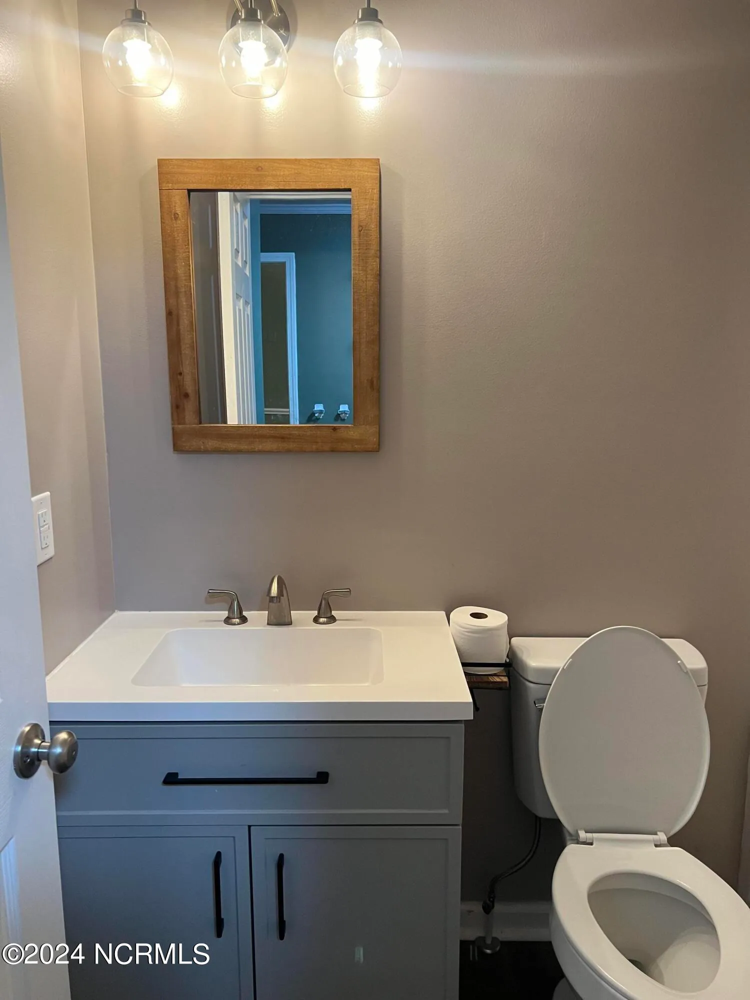 Farmville, North Carolina 27828, United States, 3 Bedrooms Bedrooms, ,3 BathroomsBathrooms,Residential,Pending,39054