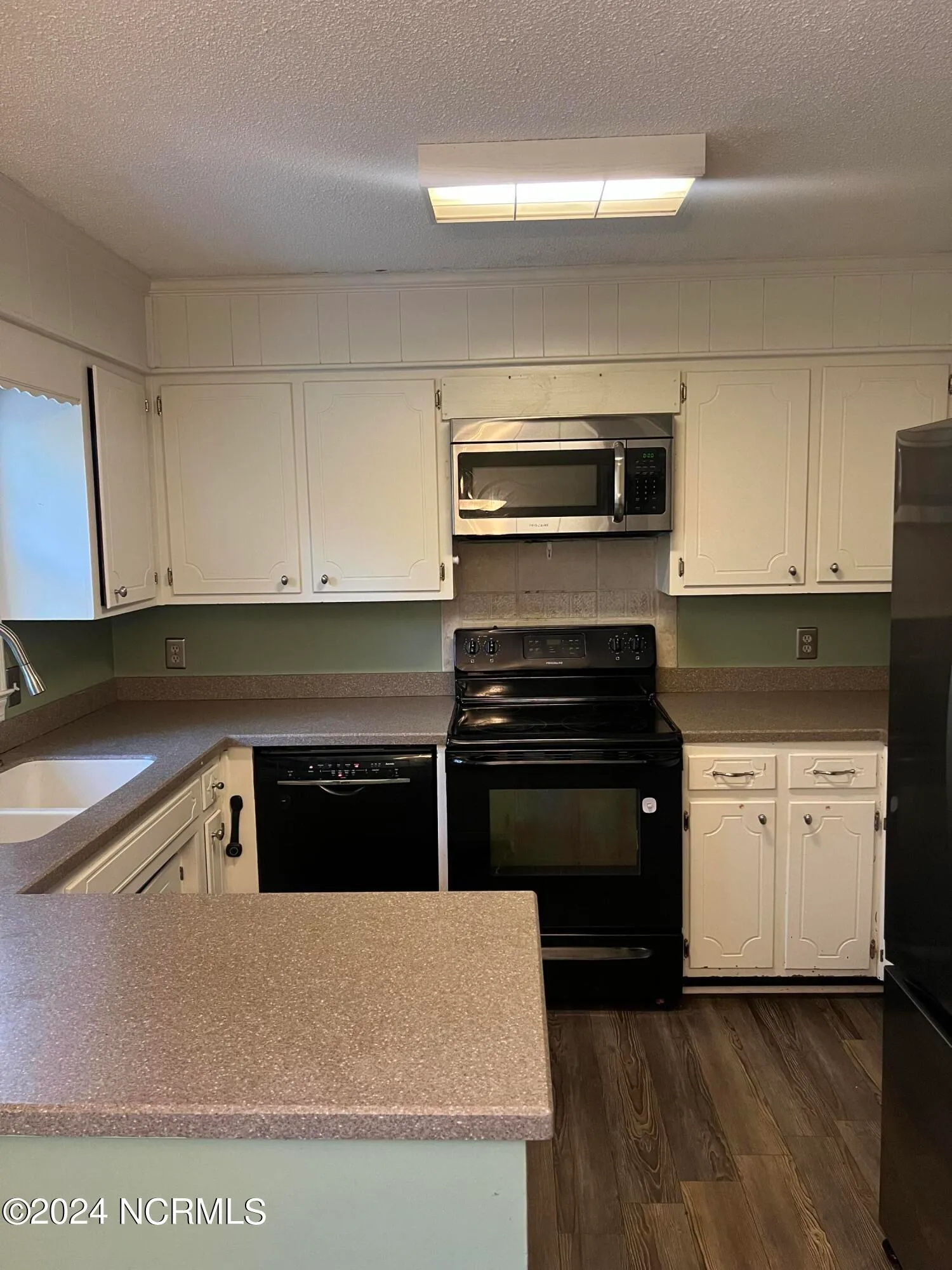 Farmville, North Carolina 27828, United States, 3 Bedrooms Bedrooms, ,3 BathroomsBathrooms,Residential,Pending,39054